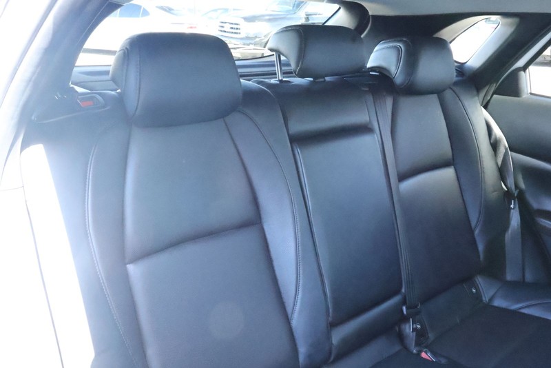 Mazda CX-30 Vehicle Full-screen Gallery Image 25