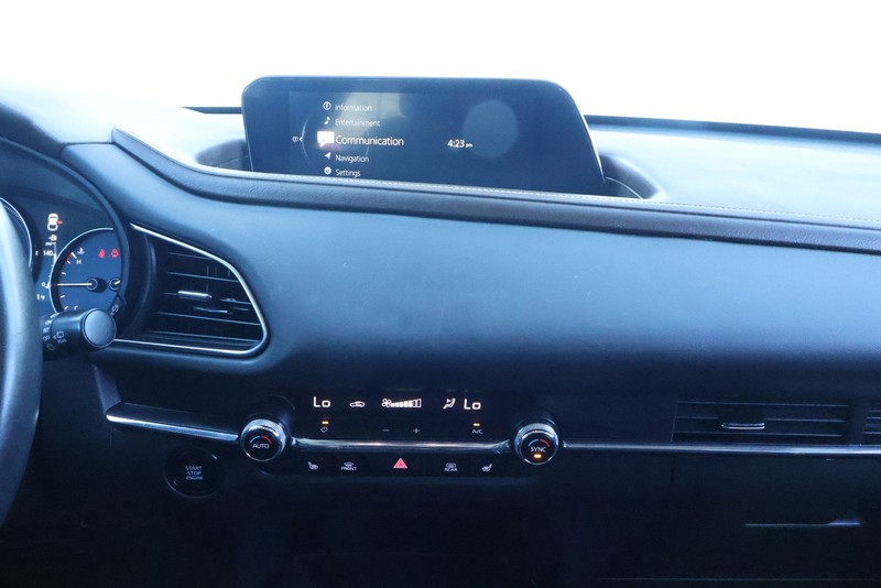 Mazda CX-30 Vehicle Full-screen Gallery Image 30
