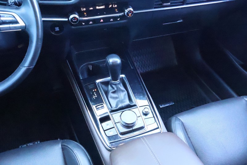Mazda CX-30 Vehicle Full-screen Gallery Image 32