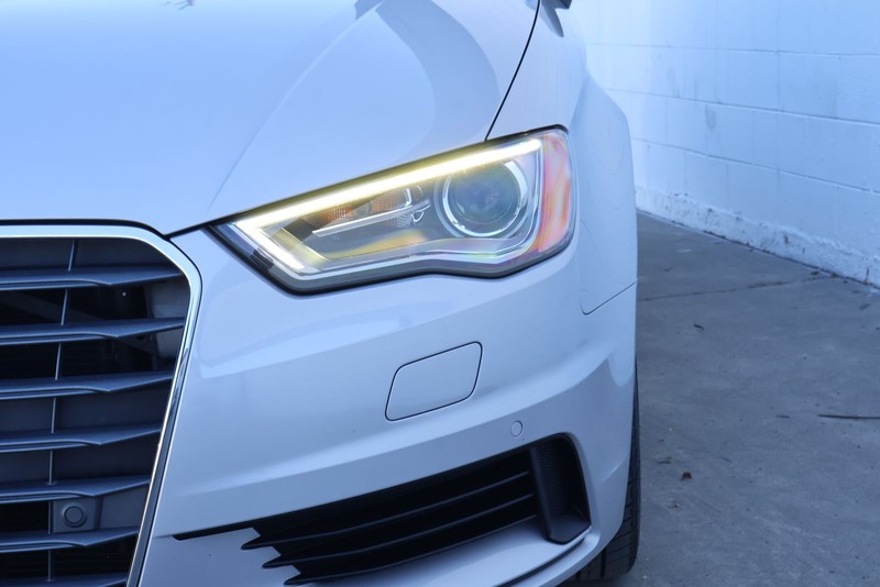 Audi A3 Vehicle Full-screen Gallery Image 03