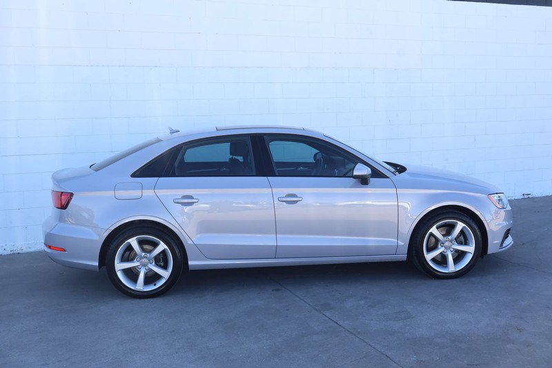 Audi A3 Vehicle Full-screen Gallery Image 04
