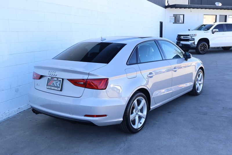Audi A3 Vehicle Full-screen Gallery Image 05