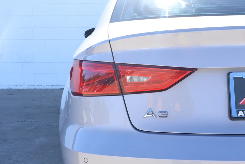 Audi A3 Vehicle Full-screen Gallery Image 07