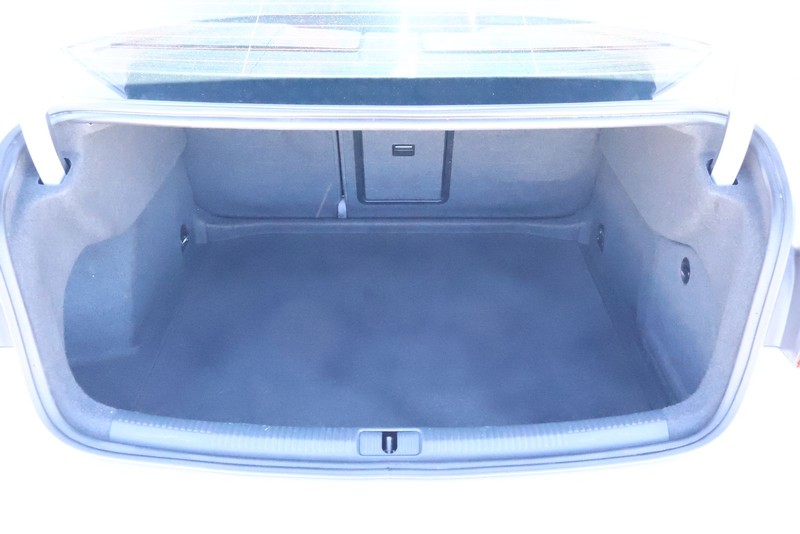 Audi A3 Vehicle Full-screen Gallery Image 09