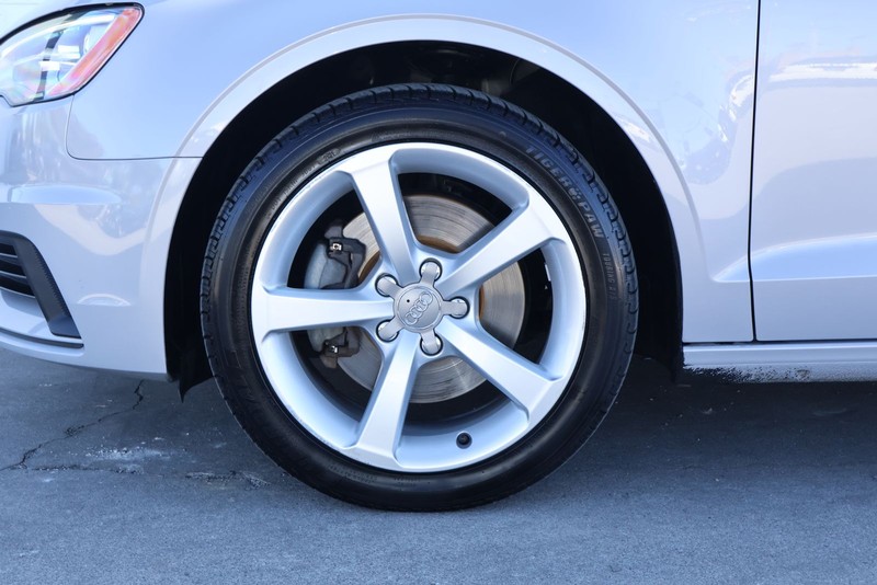 Audi A3 Vehicle Full-screen Gallery Image 16