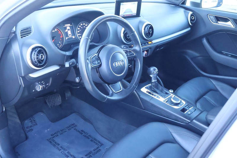 Audi A3 Vehicle Full-screen Gallery Image 18