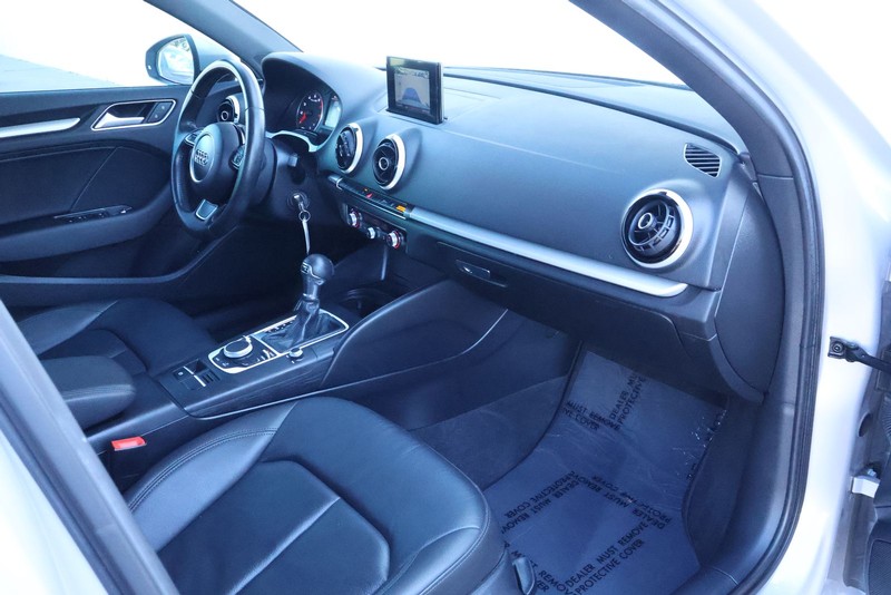 Audi A3 Vehicle Full-screen Gallery Image 22