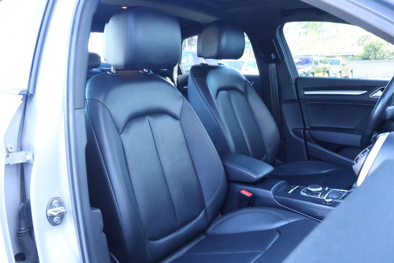 Audi A3 Vehicle Full-screen Gallery Image 23