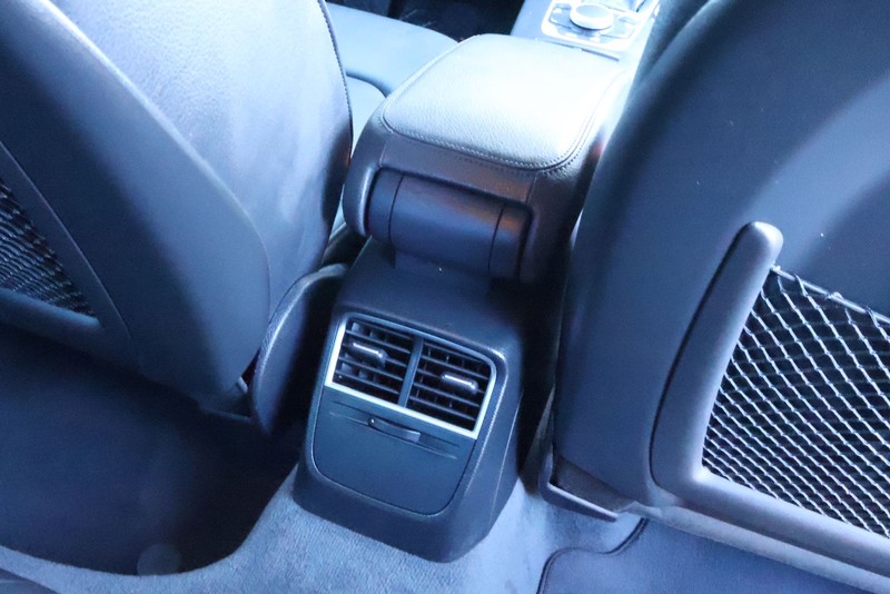 Audi A3 Vehicle Full-screen Gallery Image 25