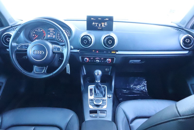 Audi A3 Vehicle Full-screen Gallery Image 26