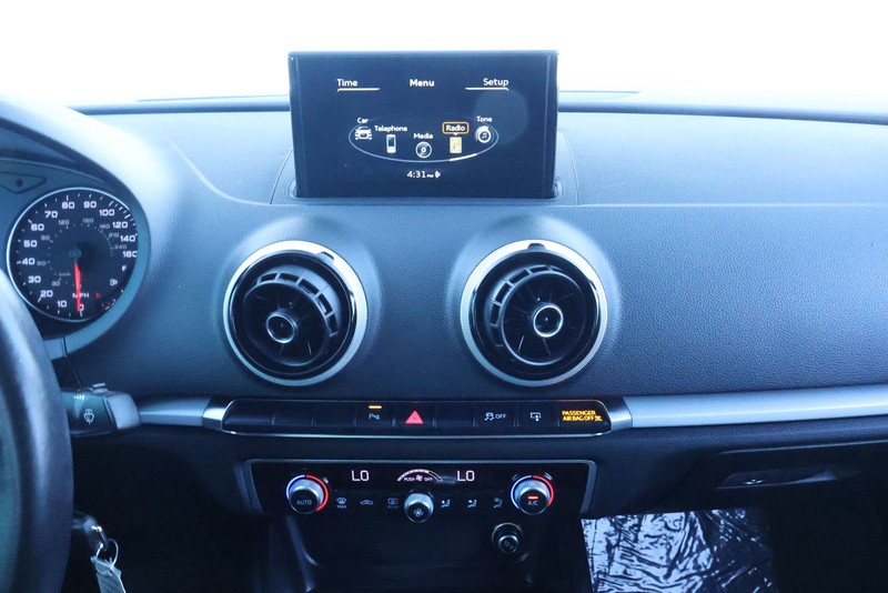 Audi A3 Vehicle Full-screen Gallery Image 29