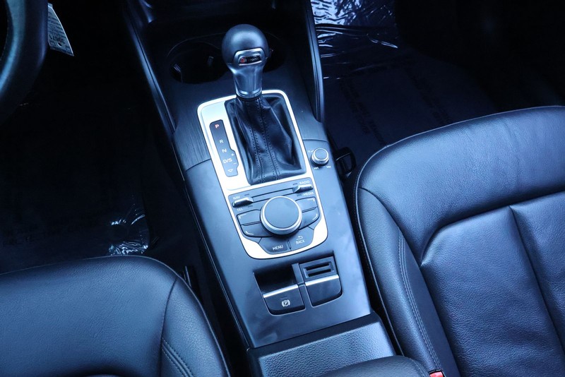 Audi A3 Vehicle Full-screen Gallery Image 31