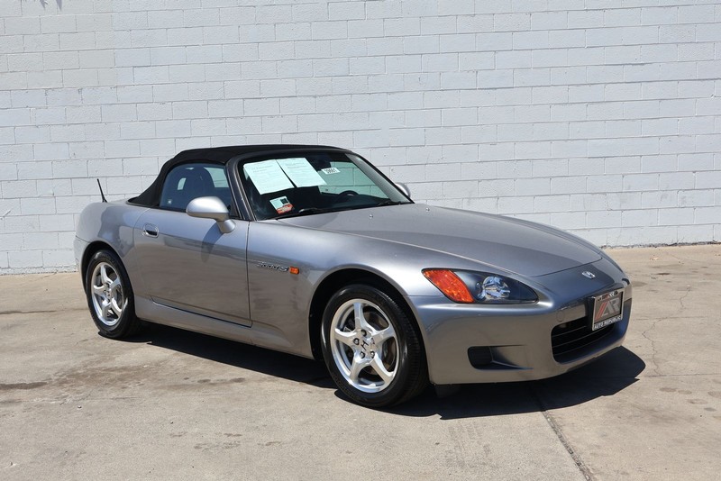 Honda S2000 Vehicle Full-screen Gallery Image 01