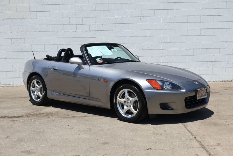 Honda S2000 Vehicle Full-screen Gallery Image 02
