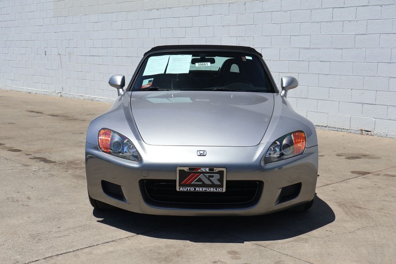 Honda S2000 Vehicle Full-screen Gallery Image 03
