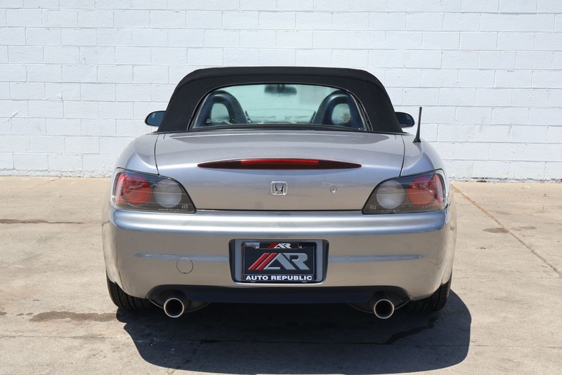 Honda S2000 Vehicle Full-screen Gallery Image 07