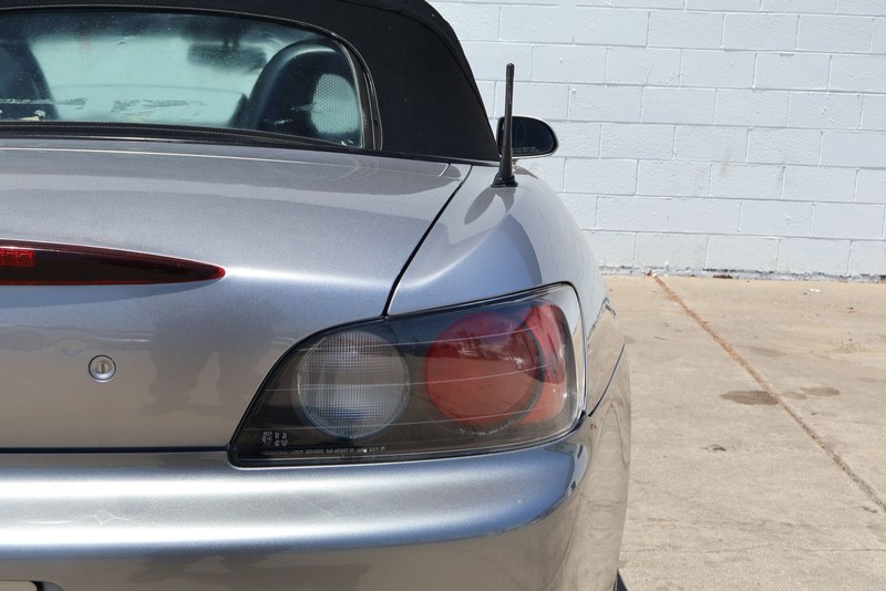 Honda S2000 Vehicle Full-screen Gallery Image 08