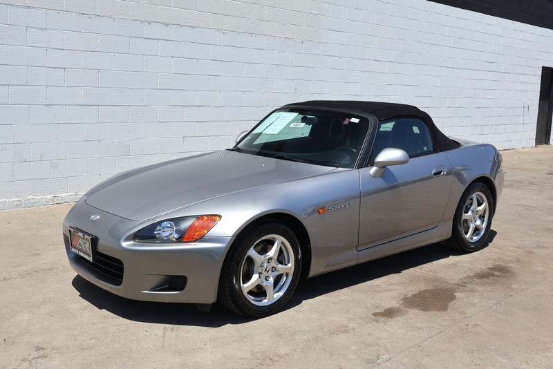 Honda S2000 Vehicle Full-screen Gallery Image 12