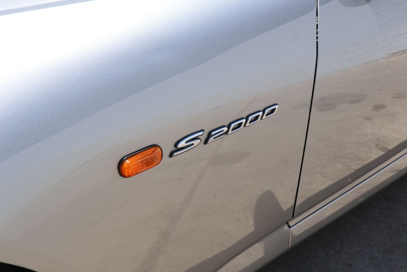 Honda S2000 Vehicle Full-screen Gallery Image 13