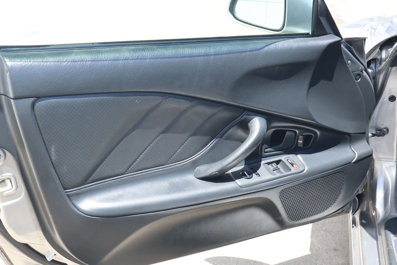 Honda S2000 Vehicle Full-screen Gallery Image 17