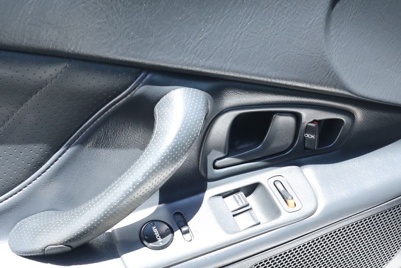 Honda S2000 Vehicle Full-screen Gallery Image 18