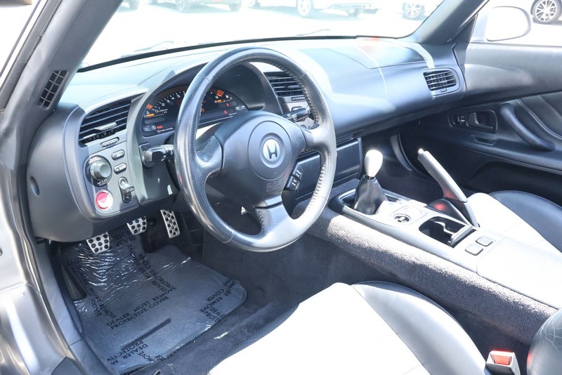 Honda S2000 Vehicle Full-screen Gallery Image 19