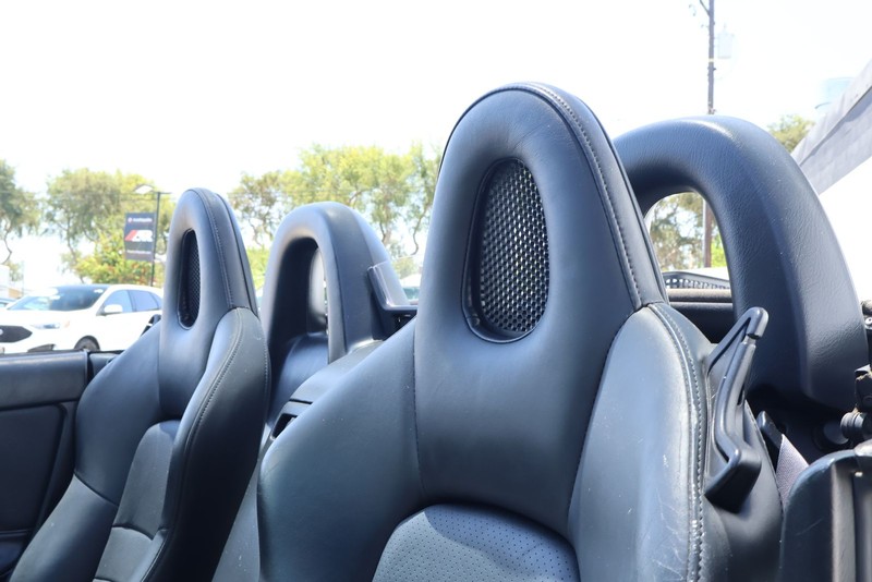 Honda S2000 Vehicle Full-screen Gallery Image 21