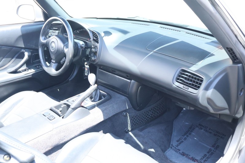 Honda S2000 Vehicle Full-screen Gallery Image 22