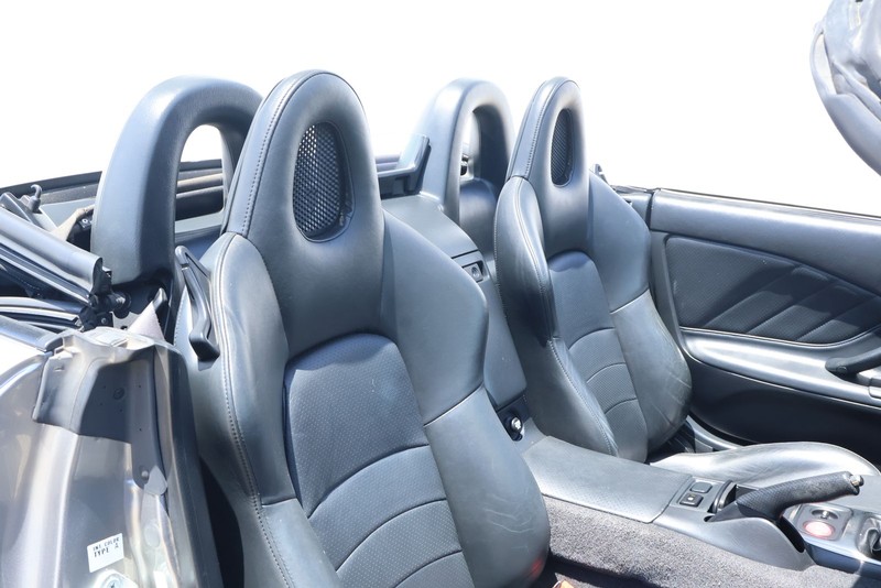 Honda S2000 Vehicle Full-screen Gallery Image 23