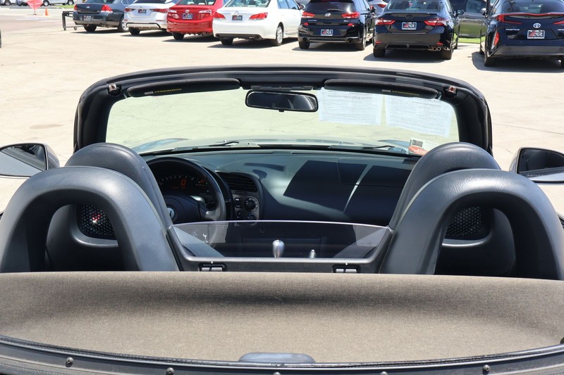 Honda S2000 Vehicle Full-screen Gallery Image 24