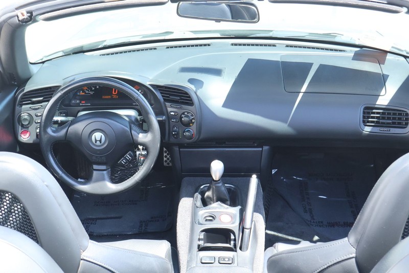 Honda S2000 Vehicle Full-screen Gallery Image 25