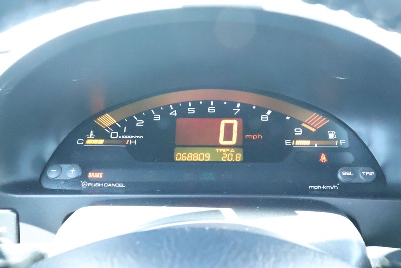 Honda S2000 Vehicle Full-screen Gallery Image 26