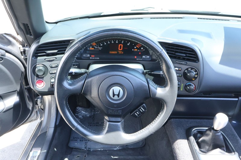 Honda S2000 Vehicle Full-screen Gallery Image 28
