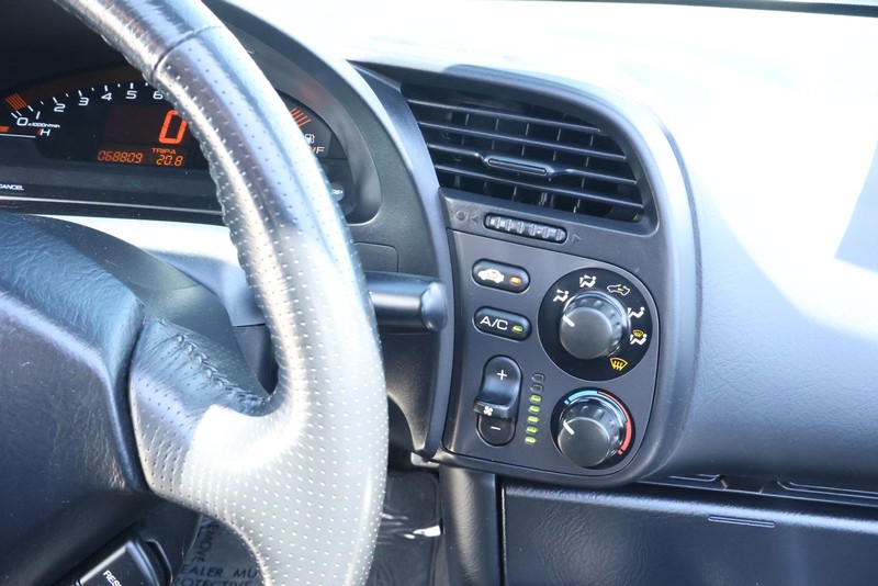 Honda S2000 Vehicle Full-screen Gallery Image 29