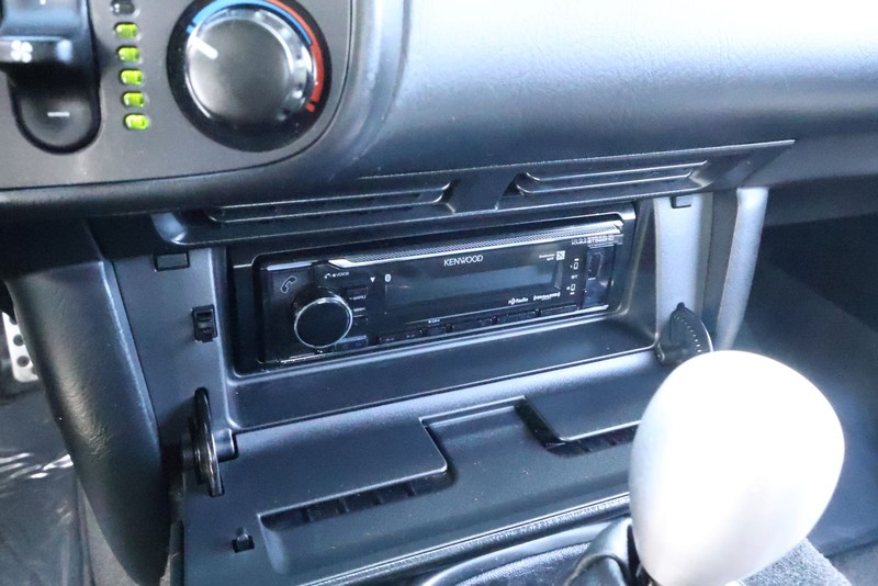 Honda S2000 Vehicle Full-screen Gallery Image 30