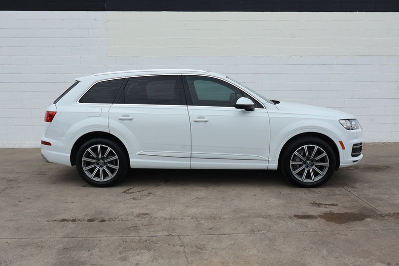 Audi Q7 Vehicle Full-screen Gallery Image 04