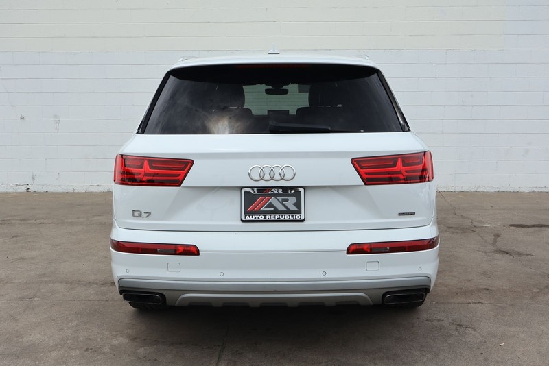 Audi Q7 Vehicle Full-screen Gallery Image 06