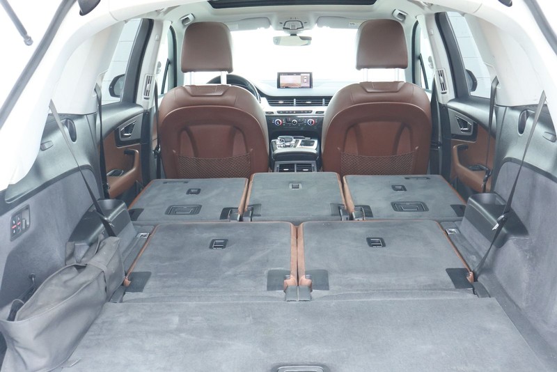 Audi Q7 Vehicle Full-screen Gallery Image 11