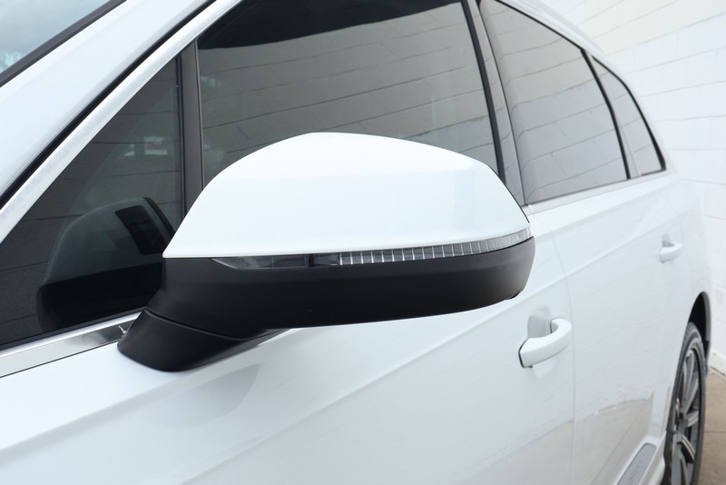 Audi Q7 Vehicle Full-screen Gallery Image 17