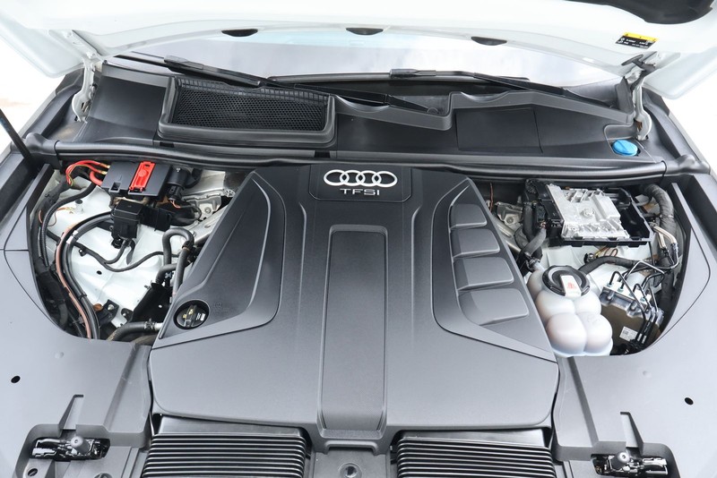Audi Q7 Vehicle Full-screen Gallery Image 19