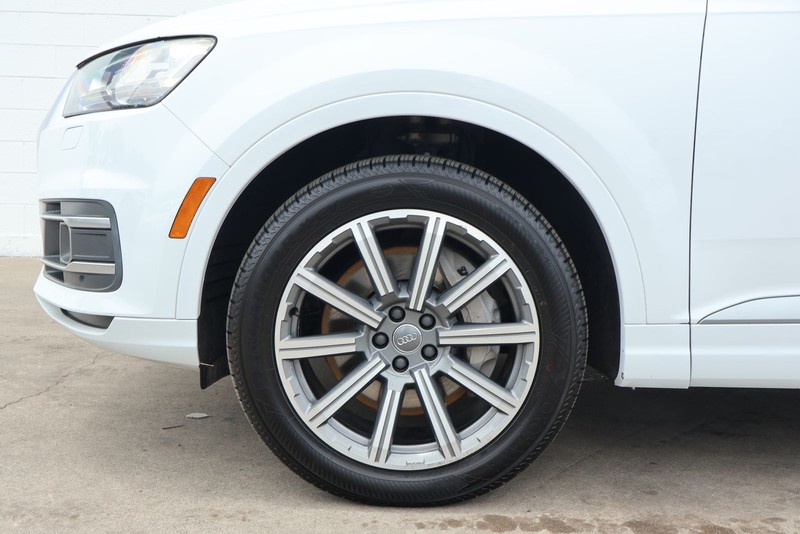 Audi Q7 Vehicle Full-screen Gallery Image 20