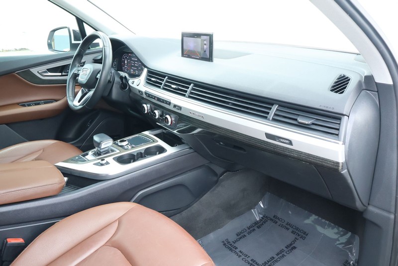 Audi Q7 Vehicle Full-screen Gallery Image 28