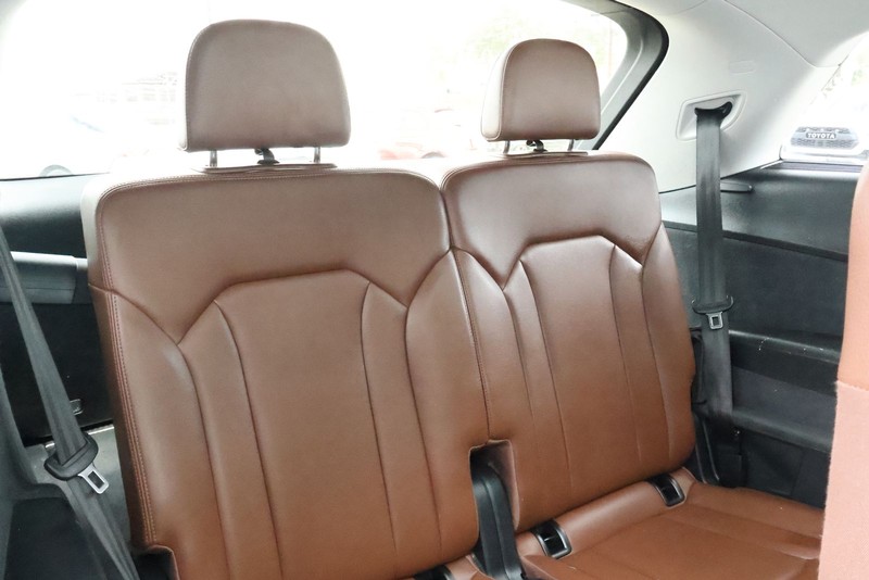 Audi Q7 Vehicle Full-screen Gallery Image 31
