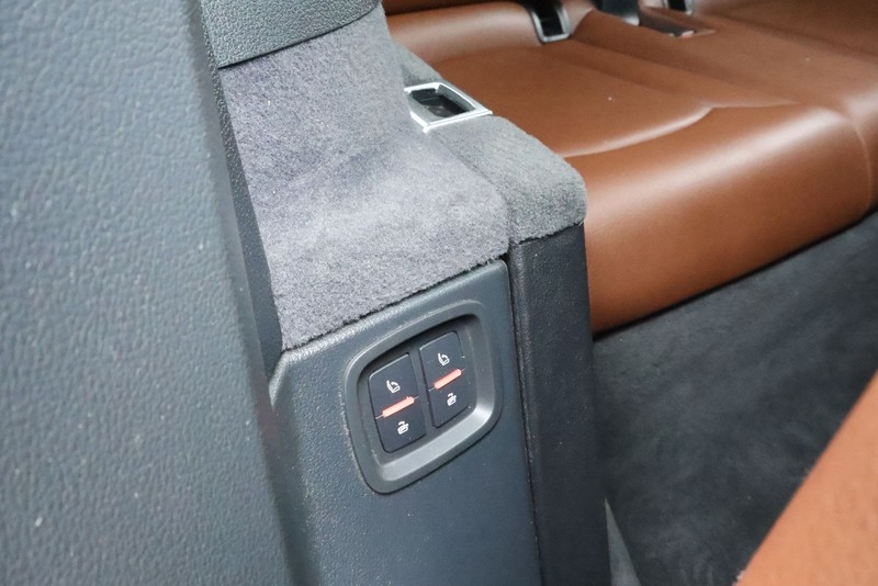 Audi Q7 Vehicle Full-screen Gallery Image 32