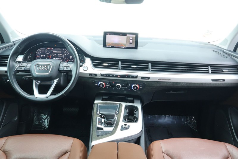 Audi Q7 Vehicle Full-screen Gallery Image 35