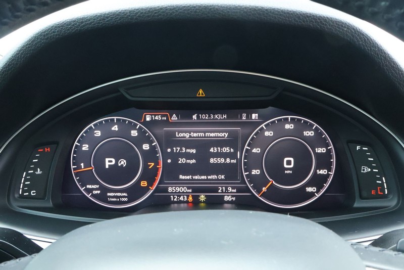 Audi Q7 Vehicle Full-screen Gallery Image 36