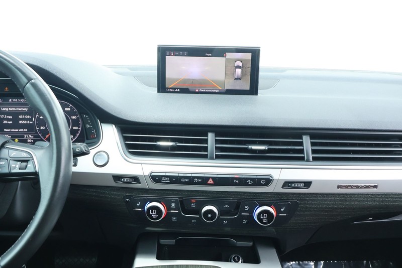 Audi Q7 Vehicle Full-screen Gallery Image 38