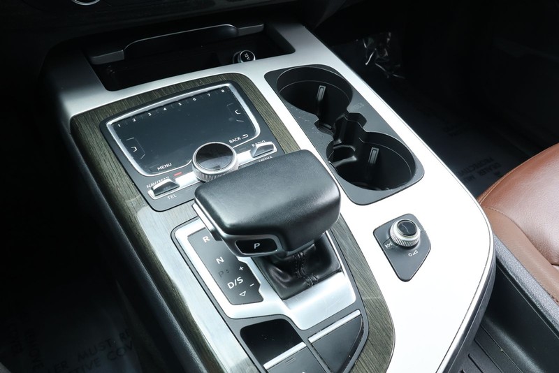 Audi Q7 Vehicle Full-screen Gallery Image 43