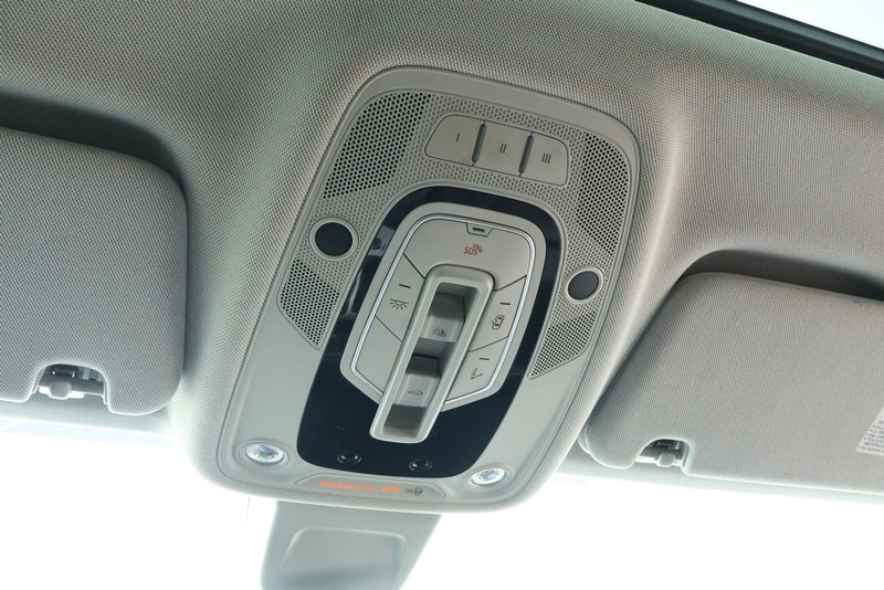 Audi Q7 Vehicle Full-screen Gallery Image 44