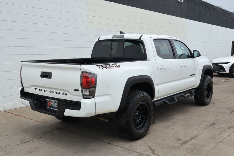 Toyota Tacoma Vehicle Full-screen Gallery Image 05